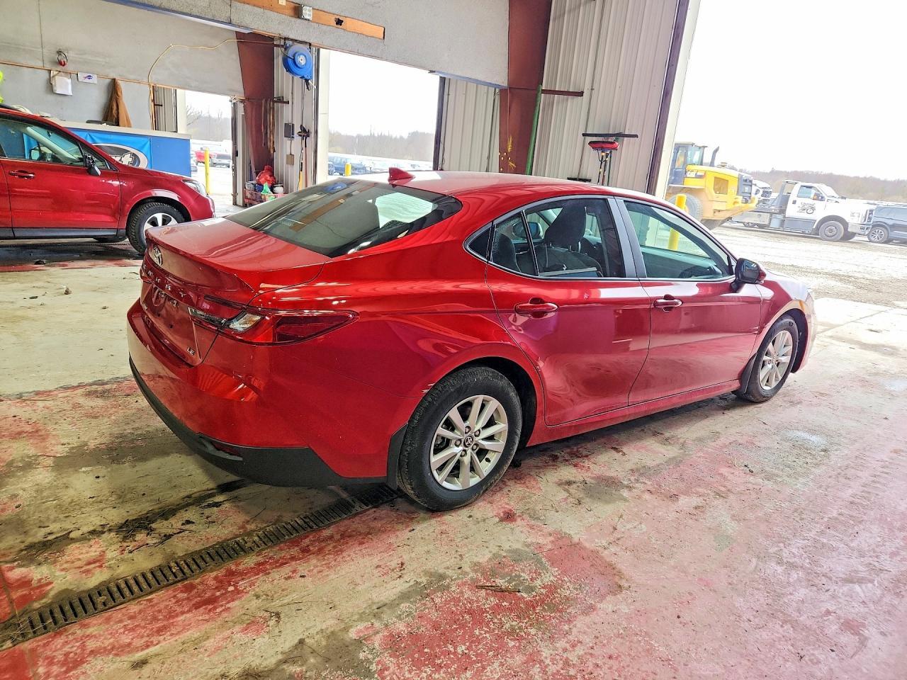 2025 Toyota Camry Le - Фото 3