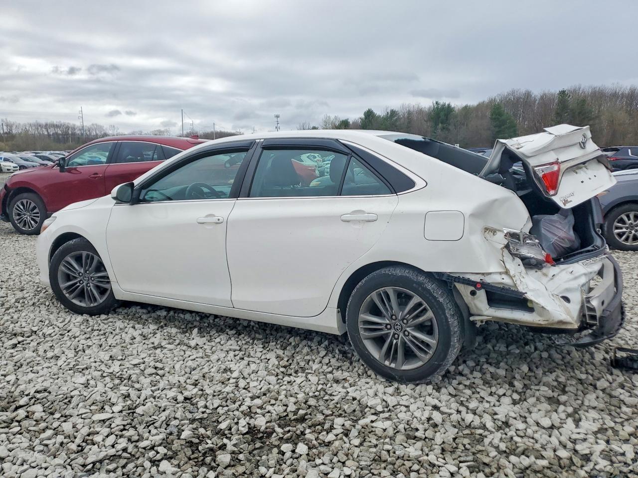 2016 Toyota Camry Se - Image 2