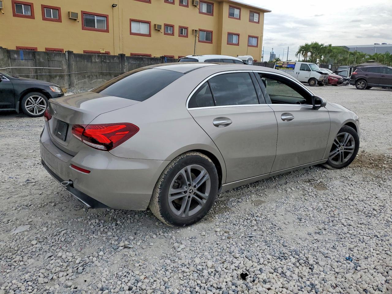 2020 Mercedes-Benz A 220 - Фото 3