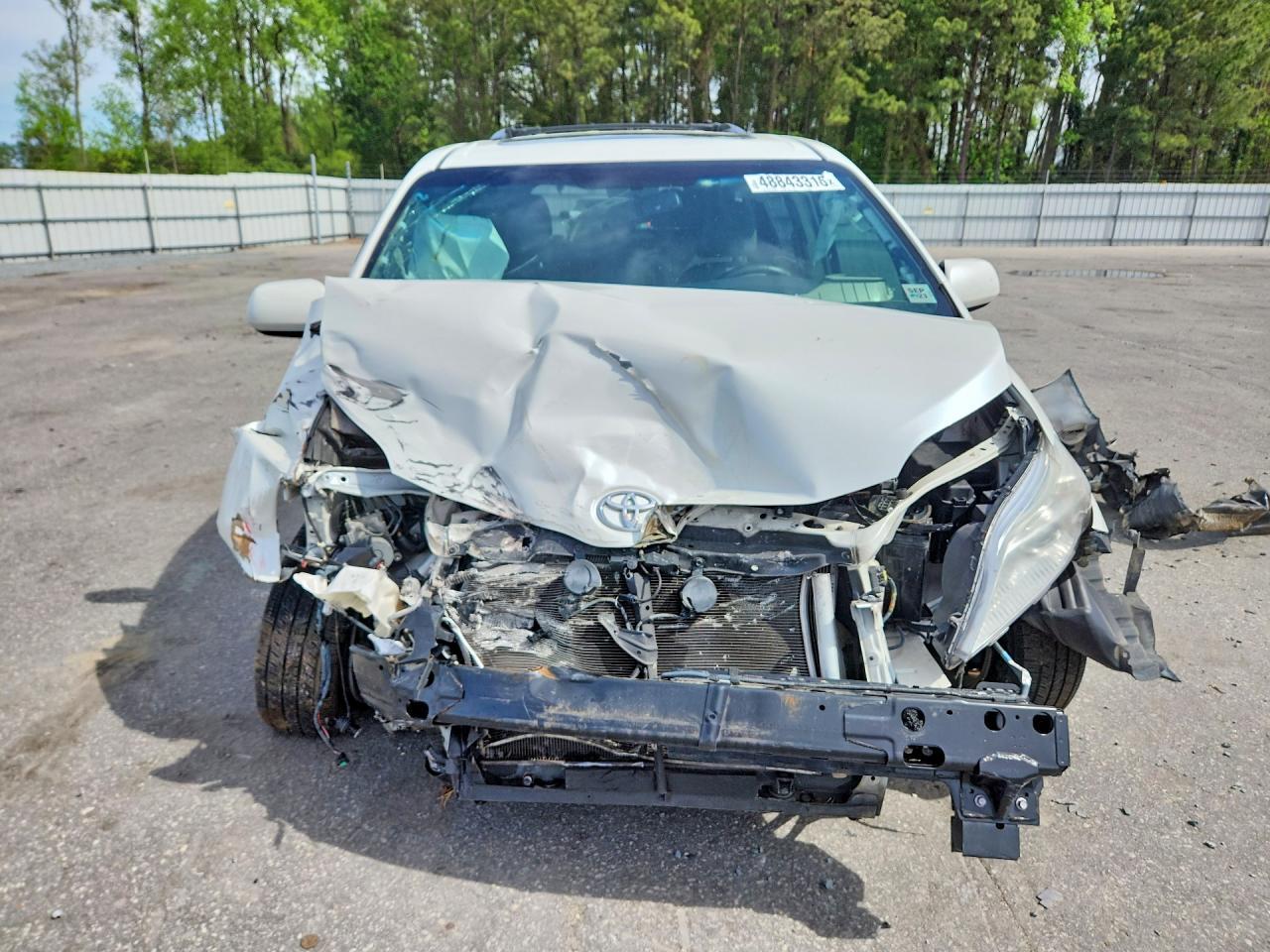 2015 Toyota Sienna Xle Premium 8-Passenger - Image 5