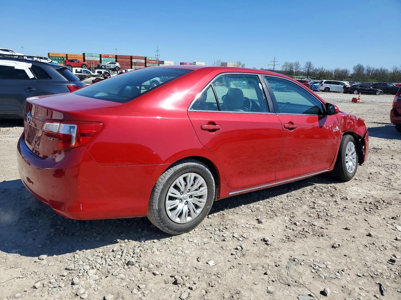 2014 Toyota Camry Le - Фото 3