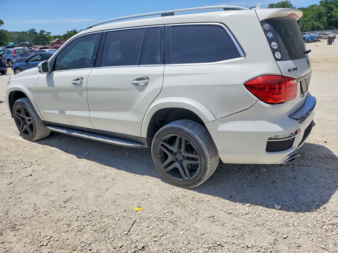 2015 Mercedes-Benz Gl 550 4Matic - Image 2