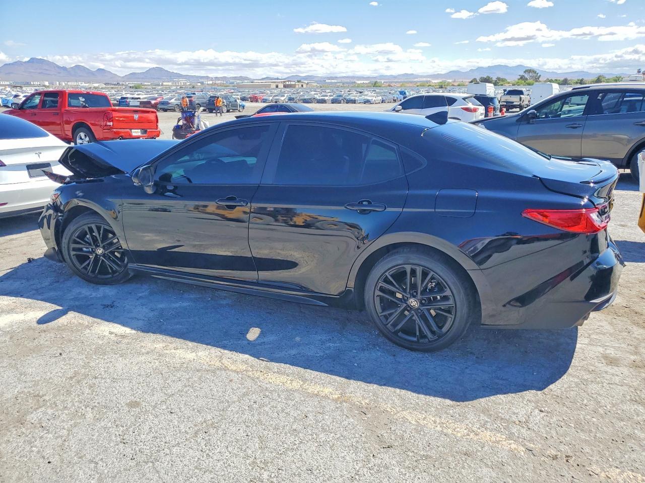 2025 Toyota Camry Se - Фото 2