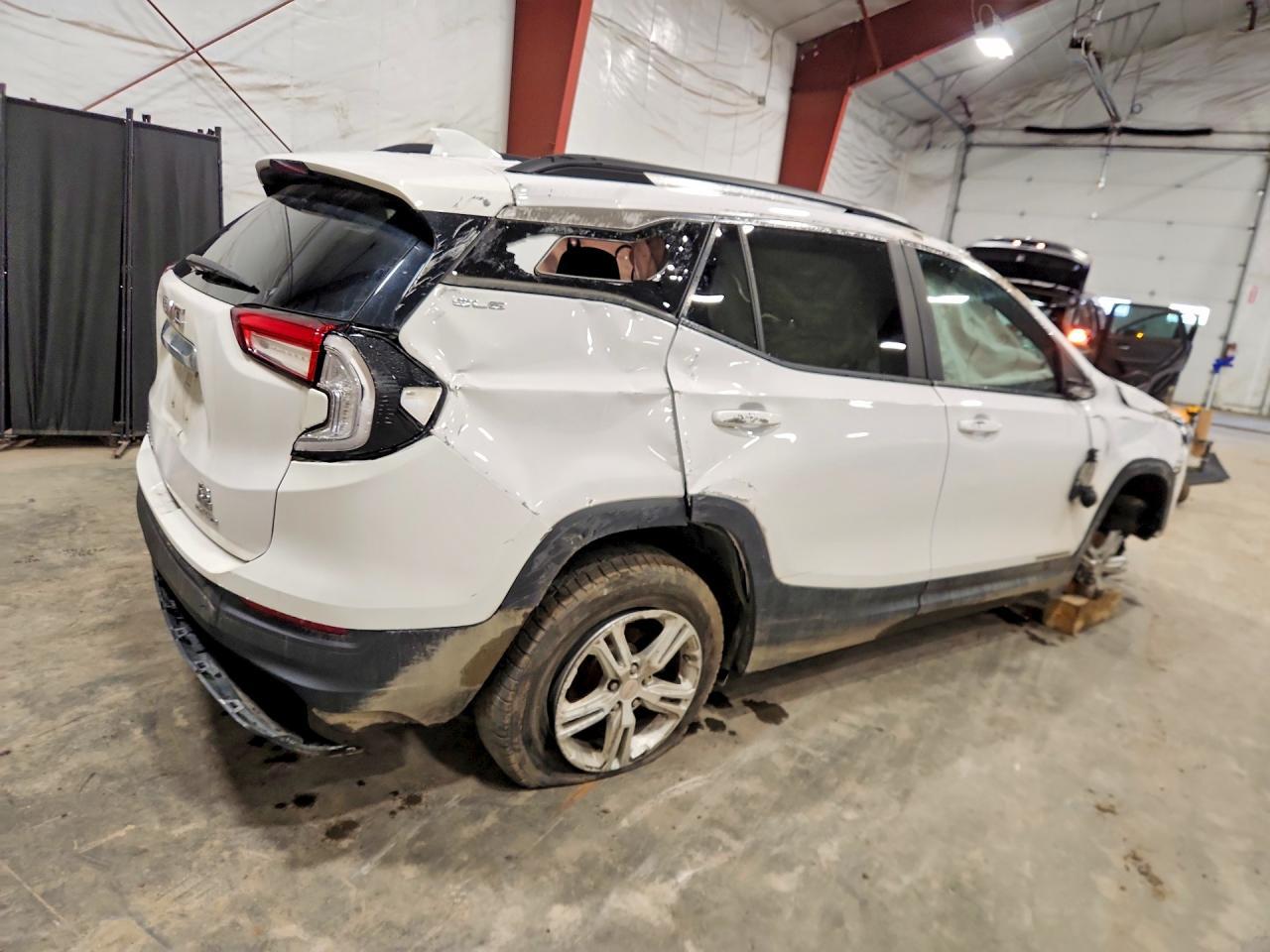 2022 GMC Terrain Sle - Image 3