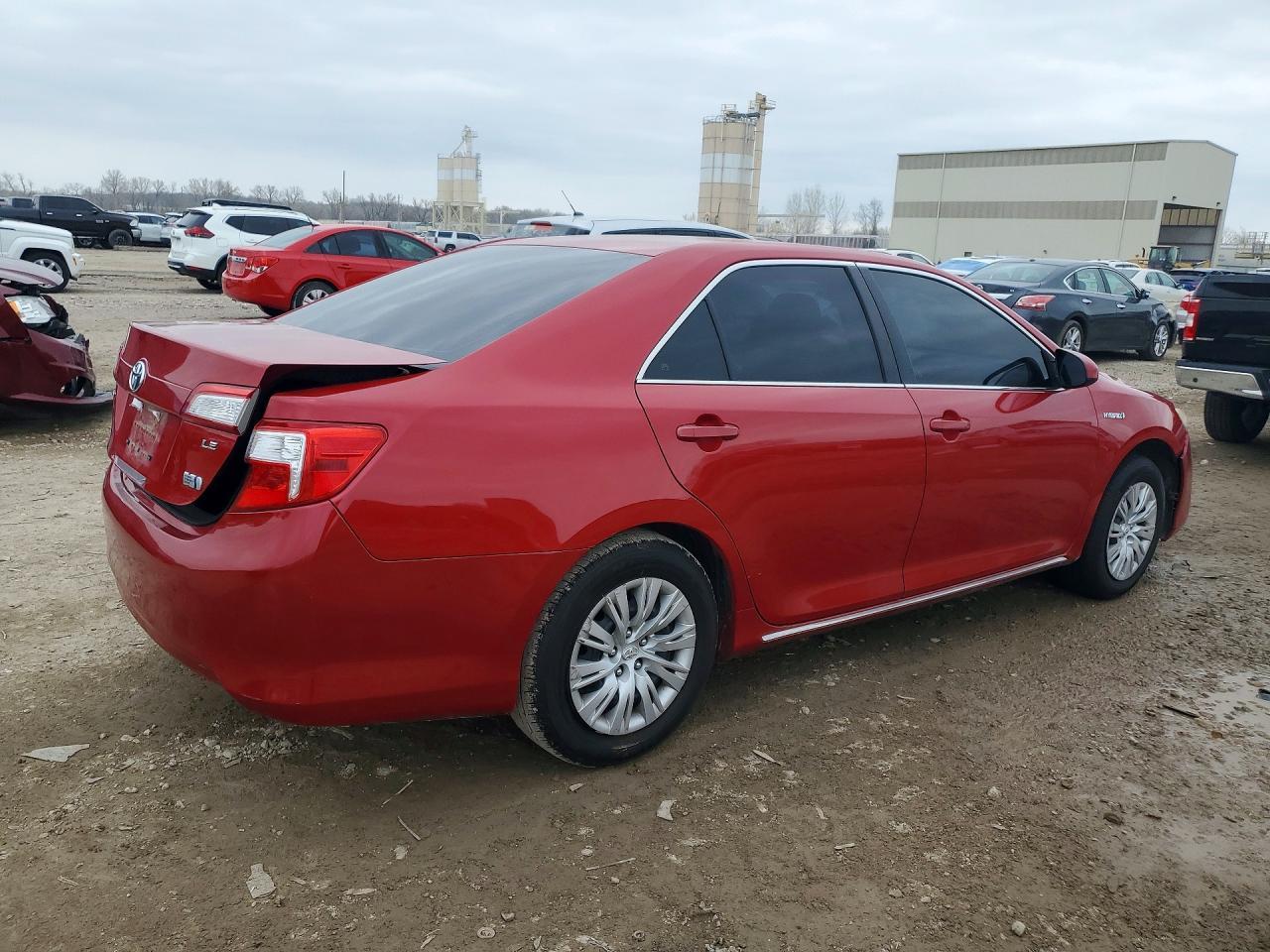2014 Toyota Camry Hybrid Le - Image 3