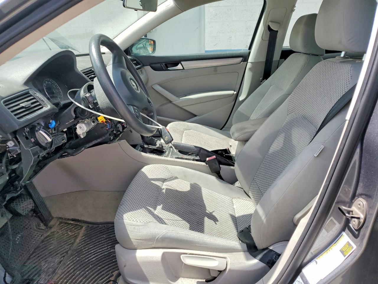 2014 Volkswagen Passat S - Фото 7