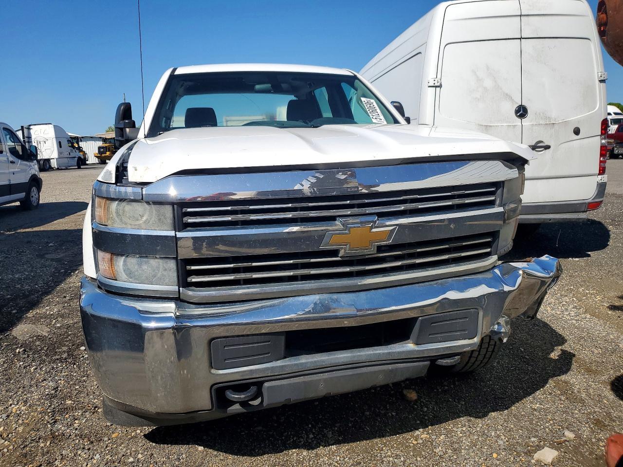 2015 Chevrolet Silverado C3500 - Image 5