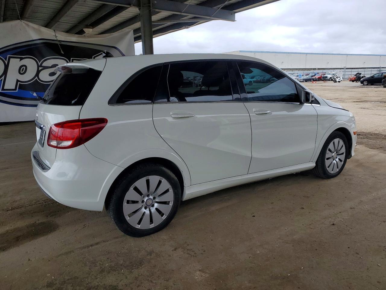 2017 Mercedes-Benz B 250E - Image 3