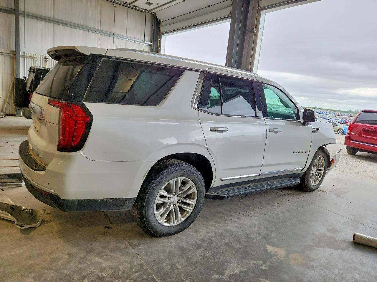 2022 GMC Yukon Slt - Image 3