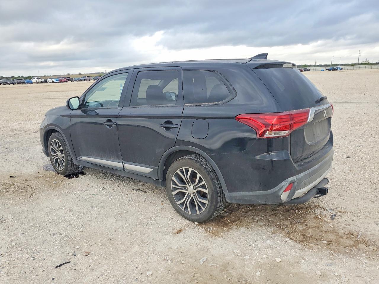2018 Mitsubishi Outlander Se - Image 2