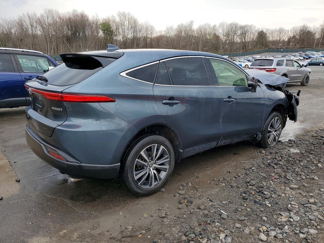 2022 Toyota Venza Le - Image 3