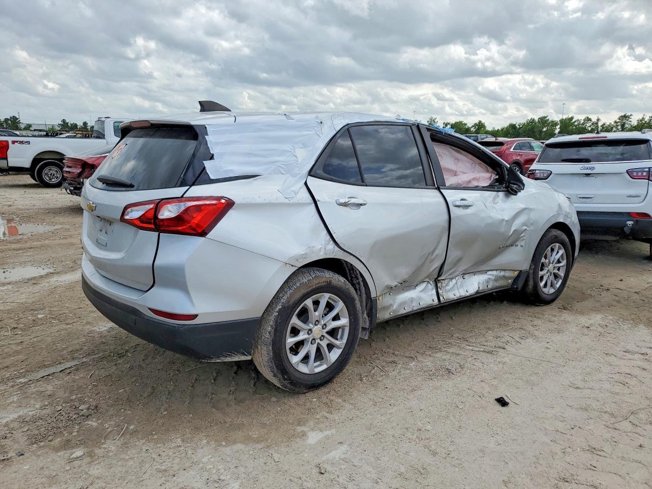 2021 Chevrolet Equinox Ls - Фото 3