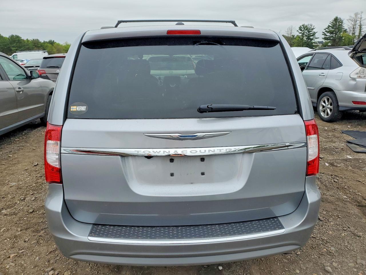 2015 Chrysler Town & Country Touring - Image 6