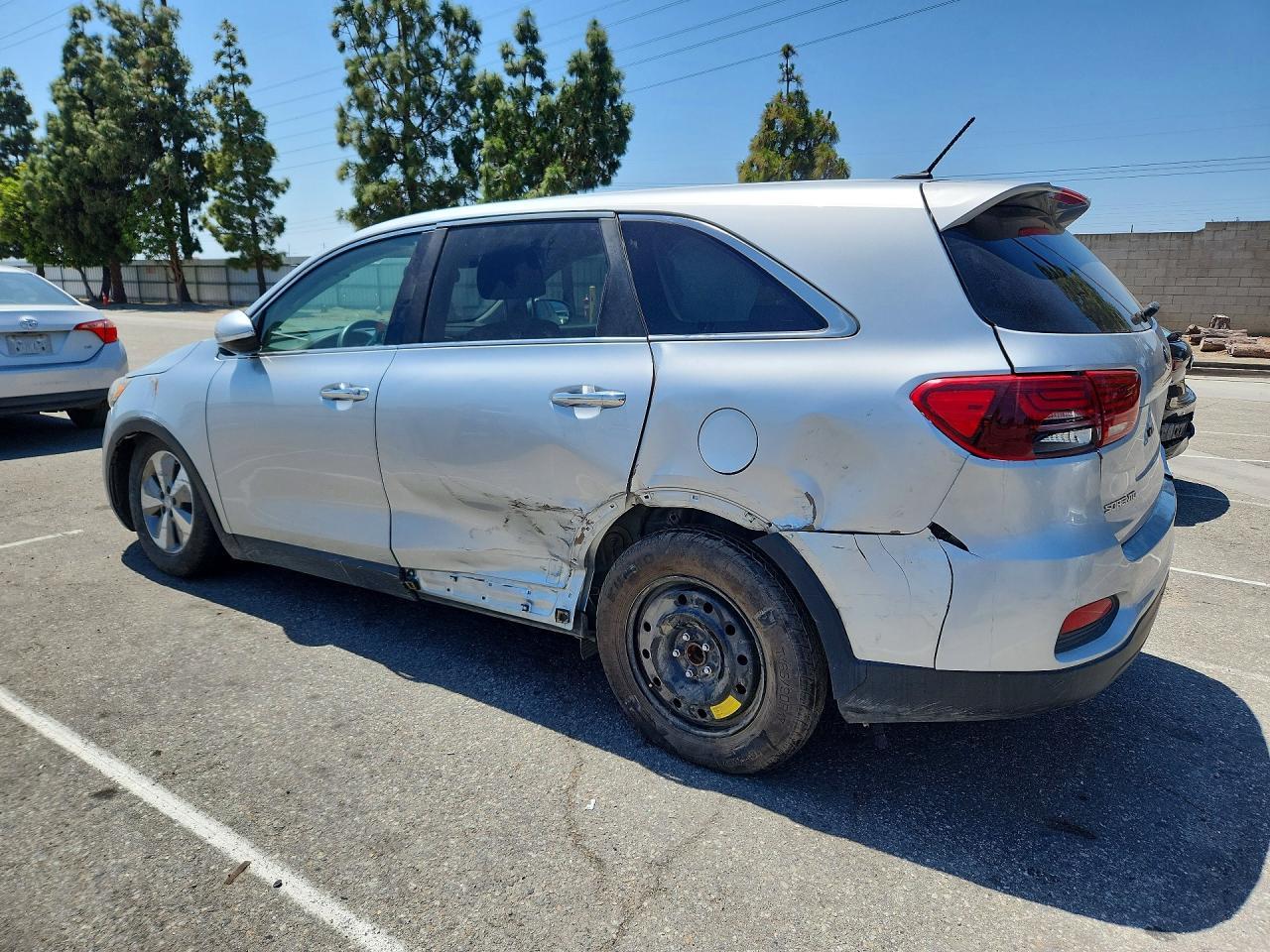 2020 Kia Sorento S - Image 2