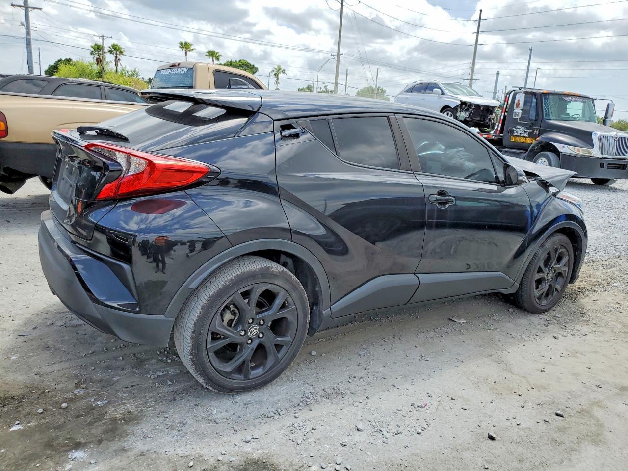 2021 Toyota C-Hr Nightshade - Фото 3