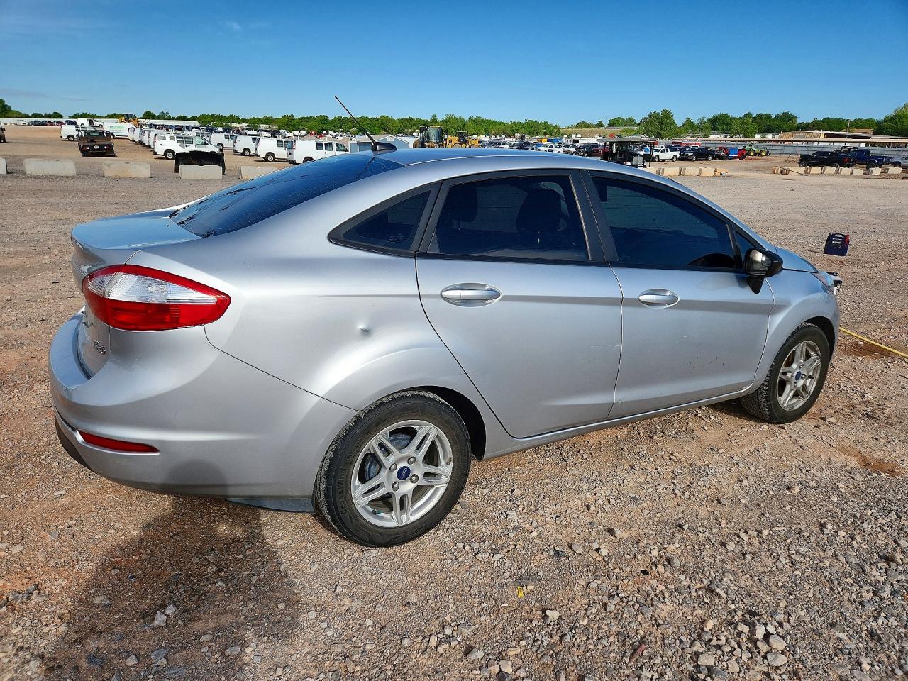 2017 Ford Fiesta Se - Image 3