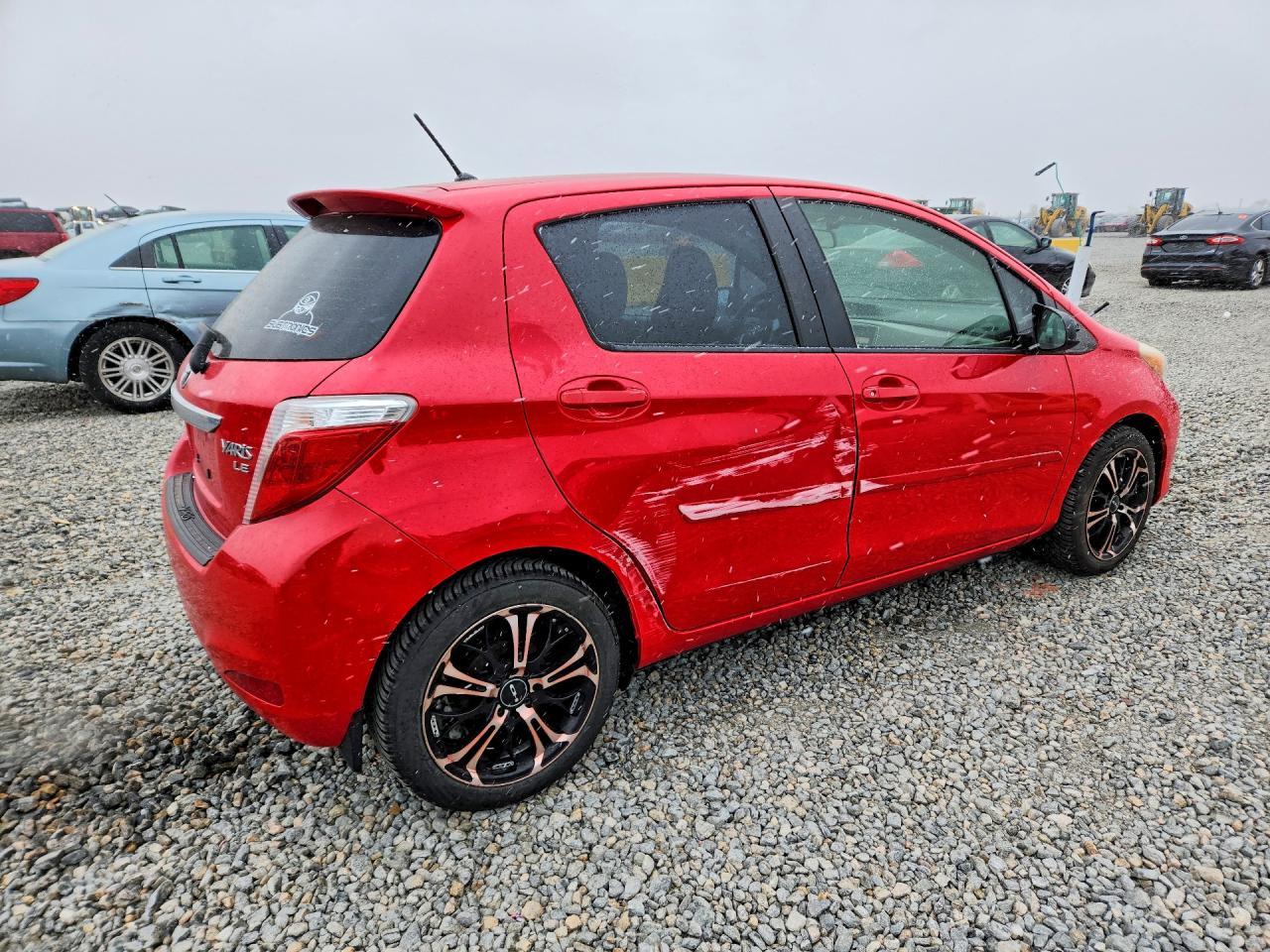 2014 Toyota Yaris 5-Door Le - Фото 3