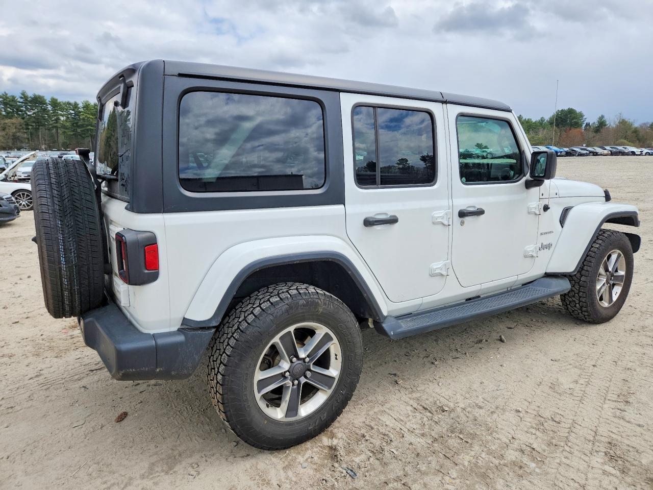 2018 Jeep Wrangler Unlimited Sahara - Image 3