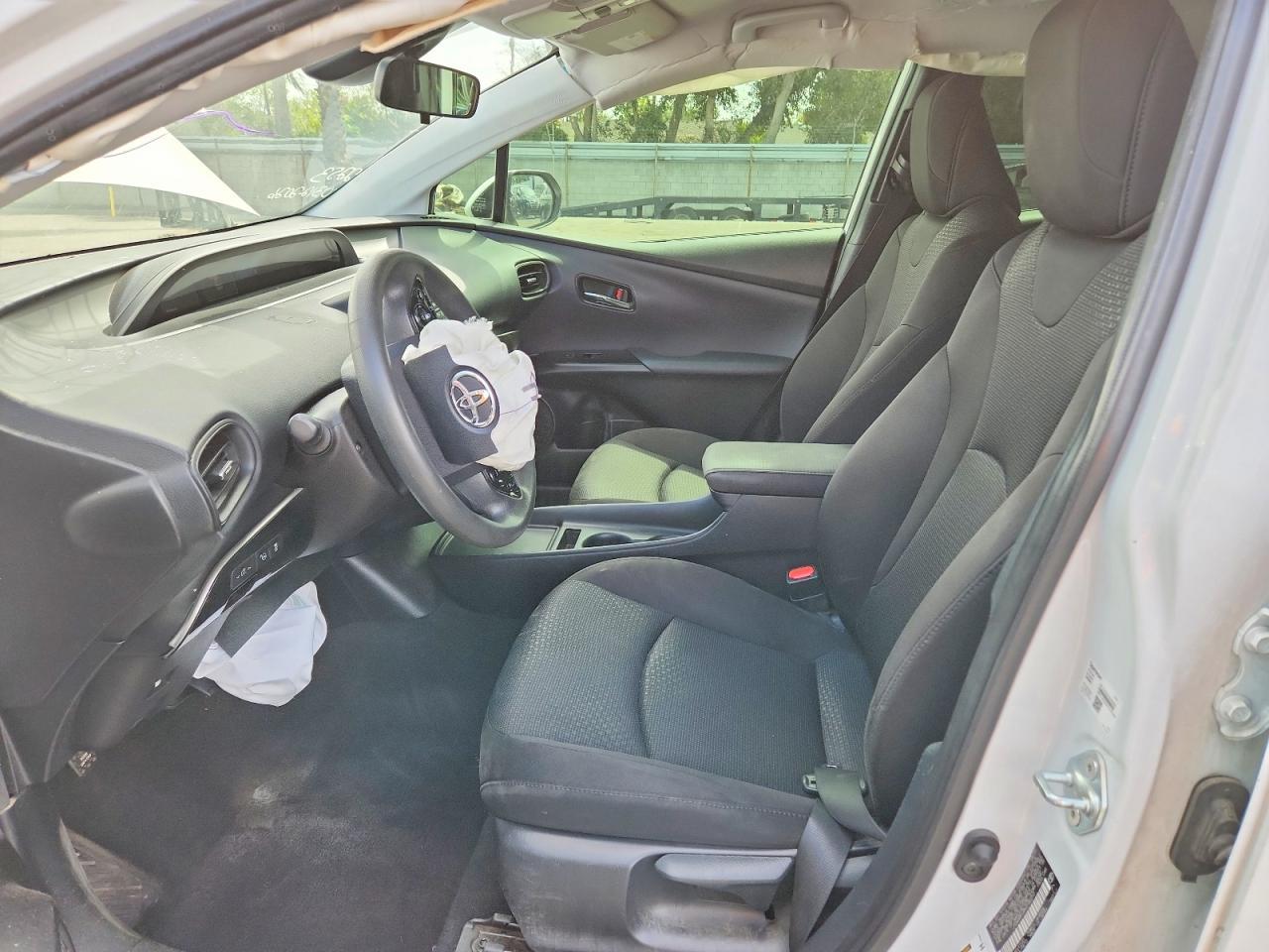 2022 Toyota Prius Le - Фото 7