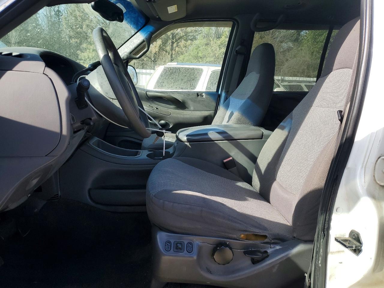 2001 Ford Expedition - Image 7