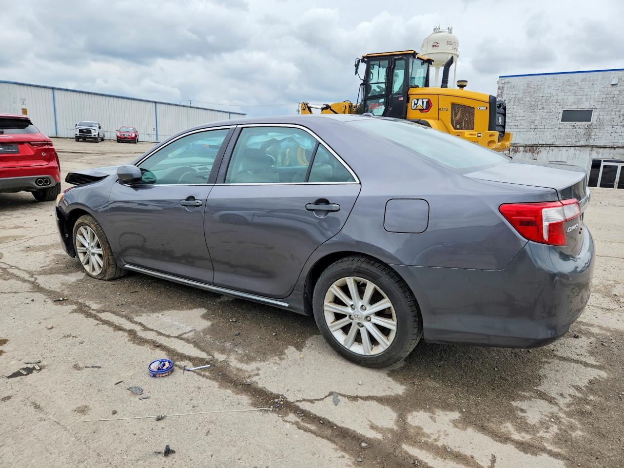 2014 Toyota Camry Xle - Image 2