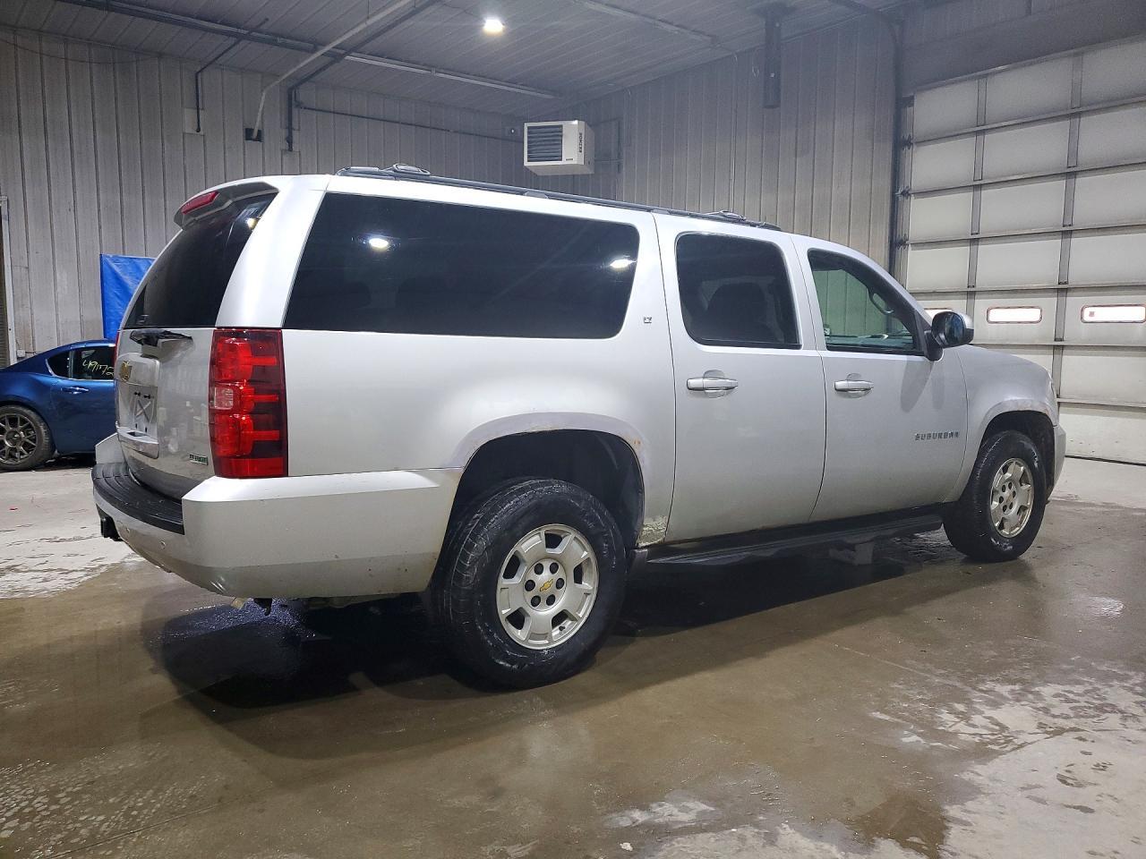 2010 Chevrolet Suburban K1500 Lt - Image 3