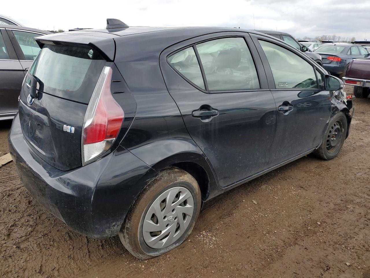 2016 Toyota Prius C Two - Фото 3