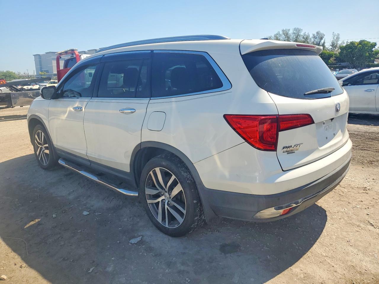 2017 Honda Pilot Elite - Фото 2