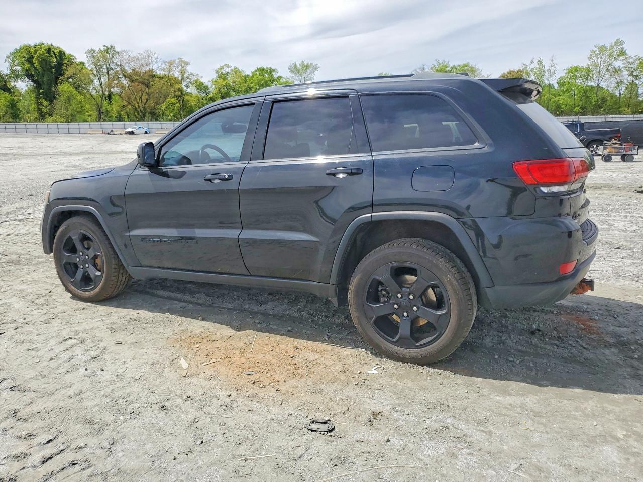 2018 Jeep Grand Cherokee Laredo - Image 2