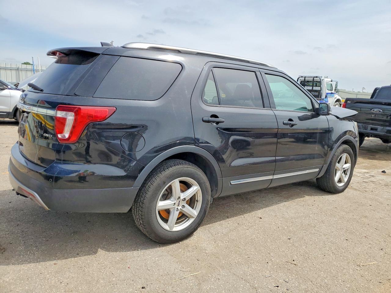 2017 Ford Explorer Xlt - Image 3