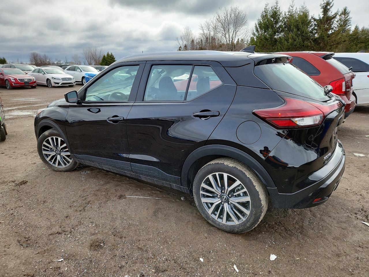 2025 Nissan Kicks Play Sv - Image 2