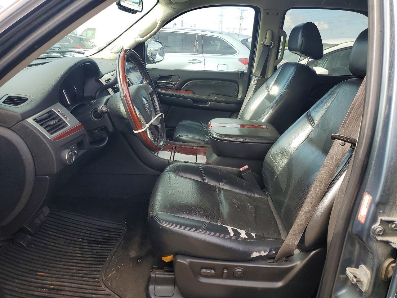2008 Cadillac Escalade Luxury - Image 7