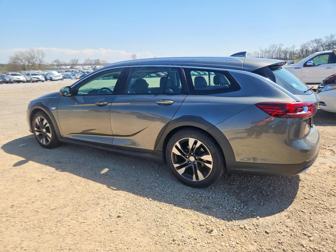 2019 Buick Regal Tourx Essence - Фото 2
