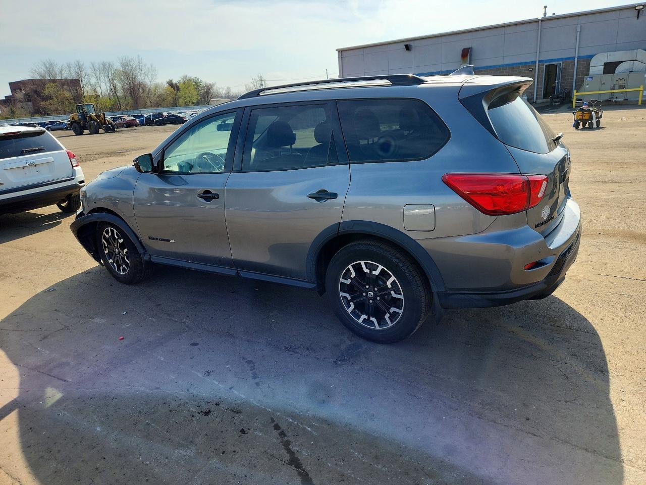 2020 Nissan Pathfinder Sv - Image 2
