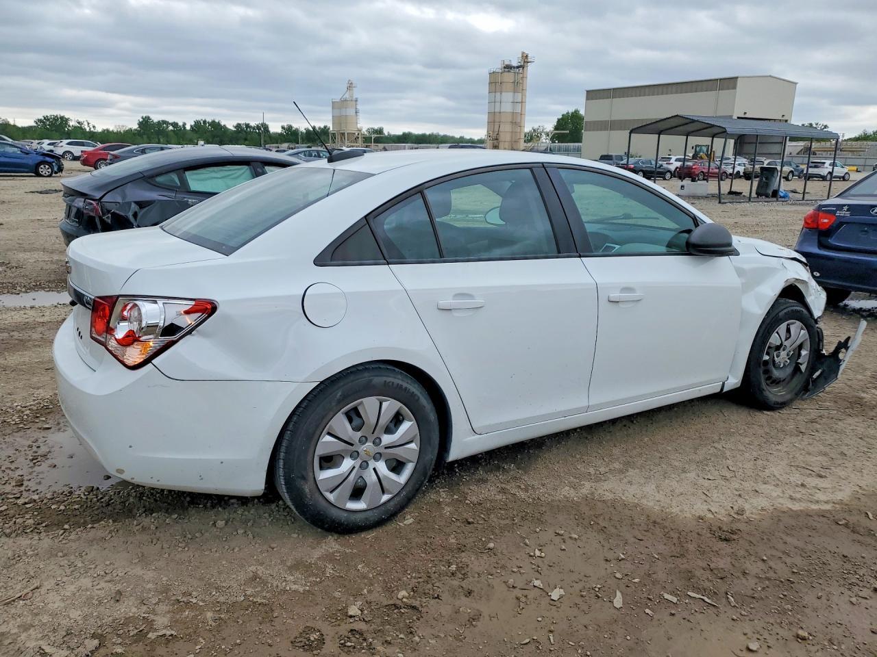 2015 Chevrolet Cruze Ls - Image 3