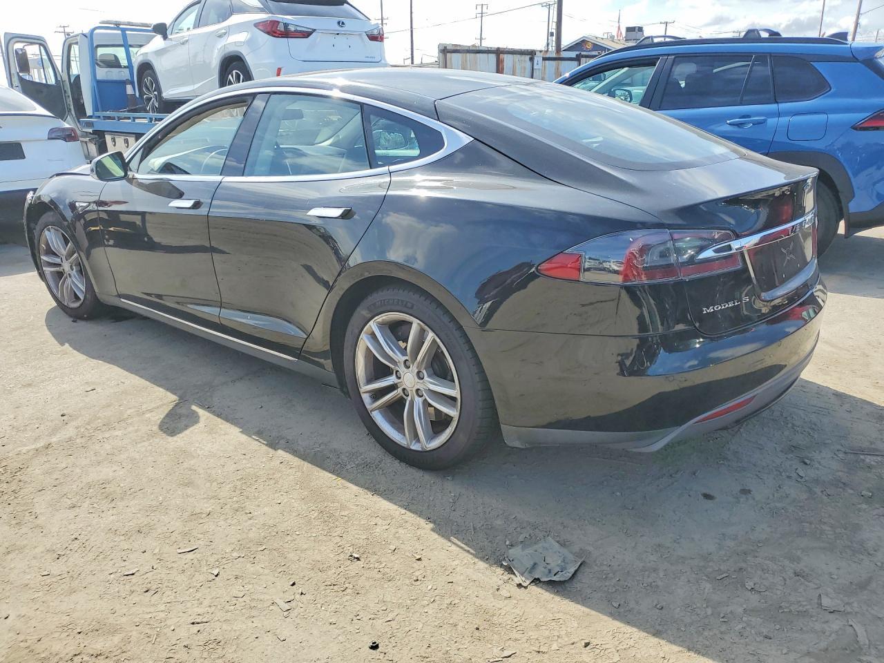 2015 Tesla Model S - Image 2