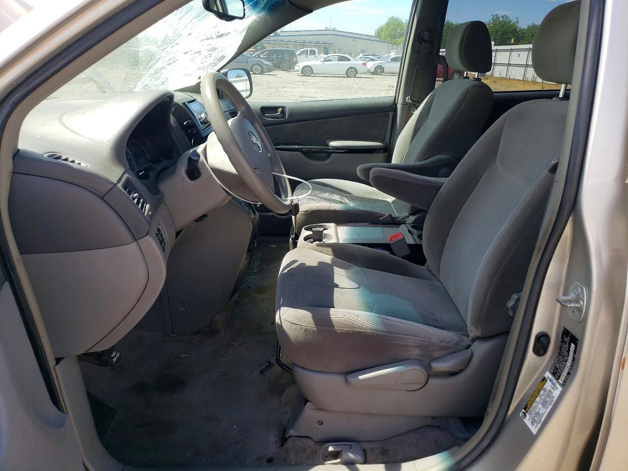 2005 Toyota Sienna Le 7 Passenger - Image 7