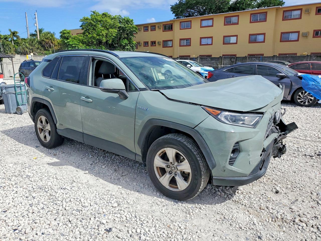 2020 Toyota Rav4 Hybrid Xle - Фото 4