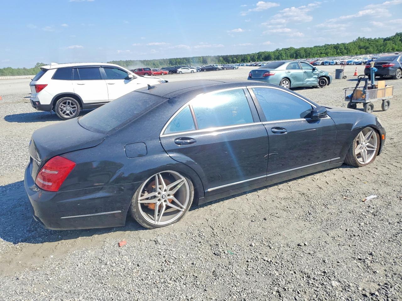 2011 Mercedes-Benz S 550 4Matic - Image 3