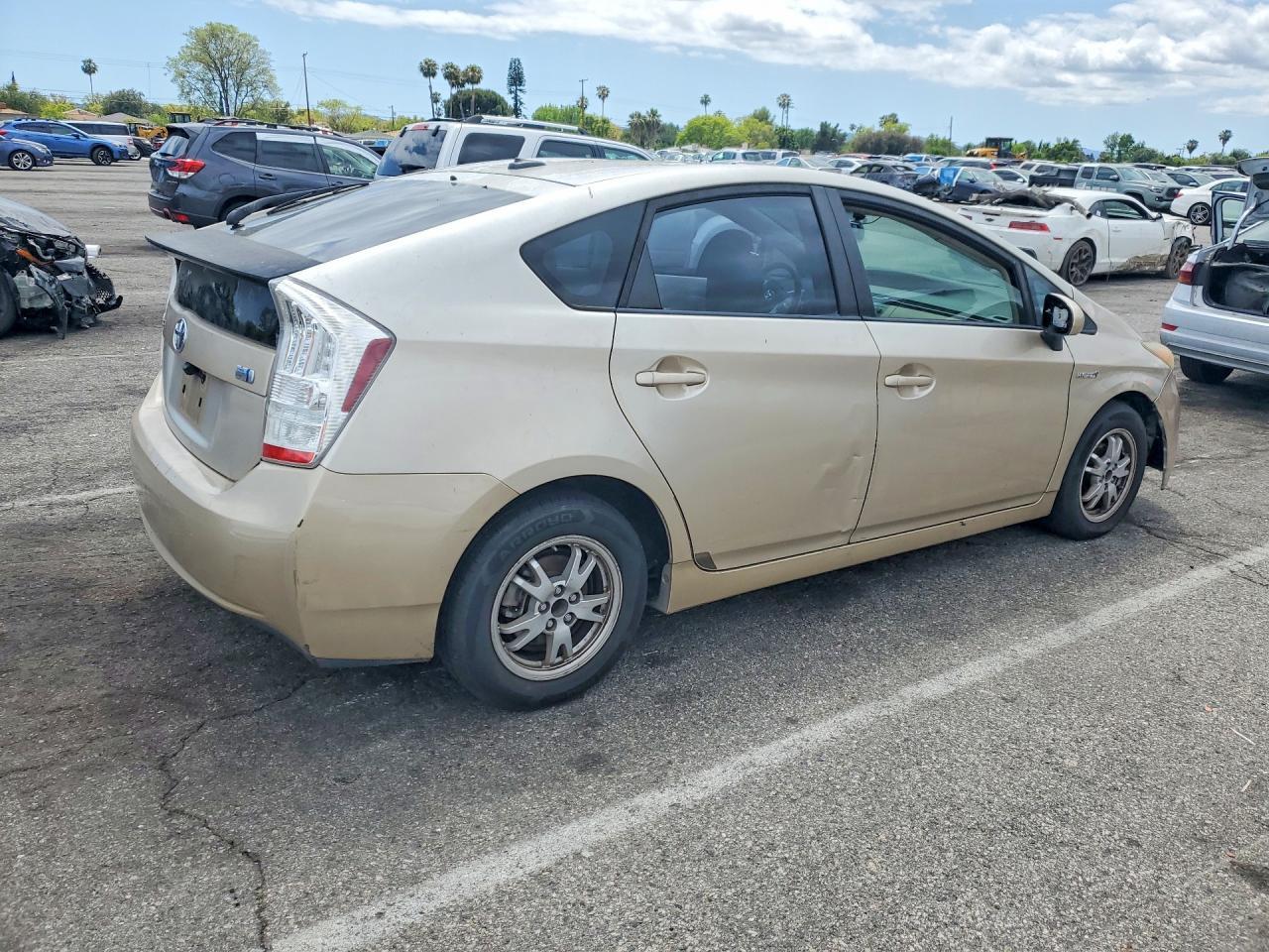 2011 Toyota Prius Two - Фото 3