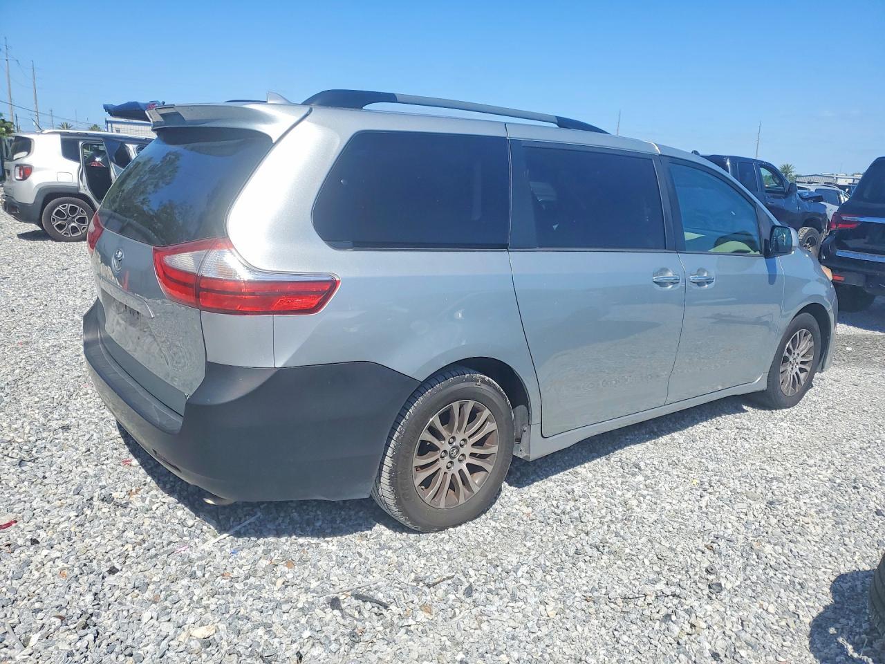 2019 Toyota Sienna Xle 8-Passenger - Фото 3