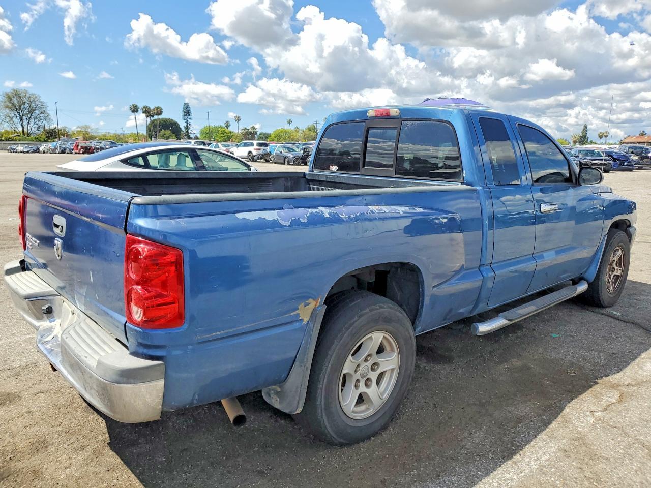 2005 Dodge Dakota Slt - Image 3