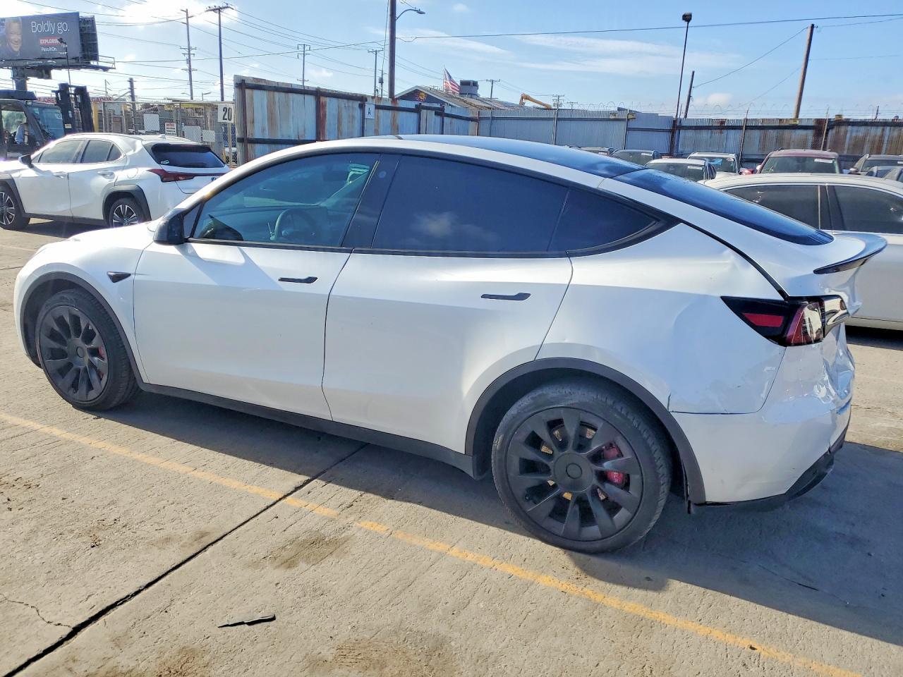 2023 Tesla Model Y - Фото 2
