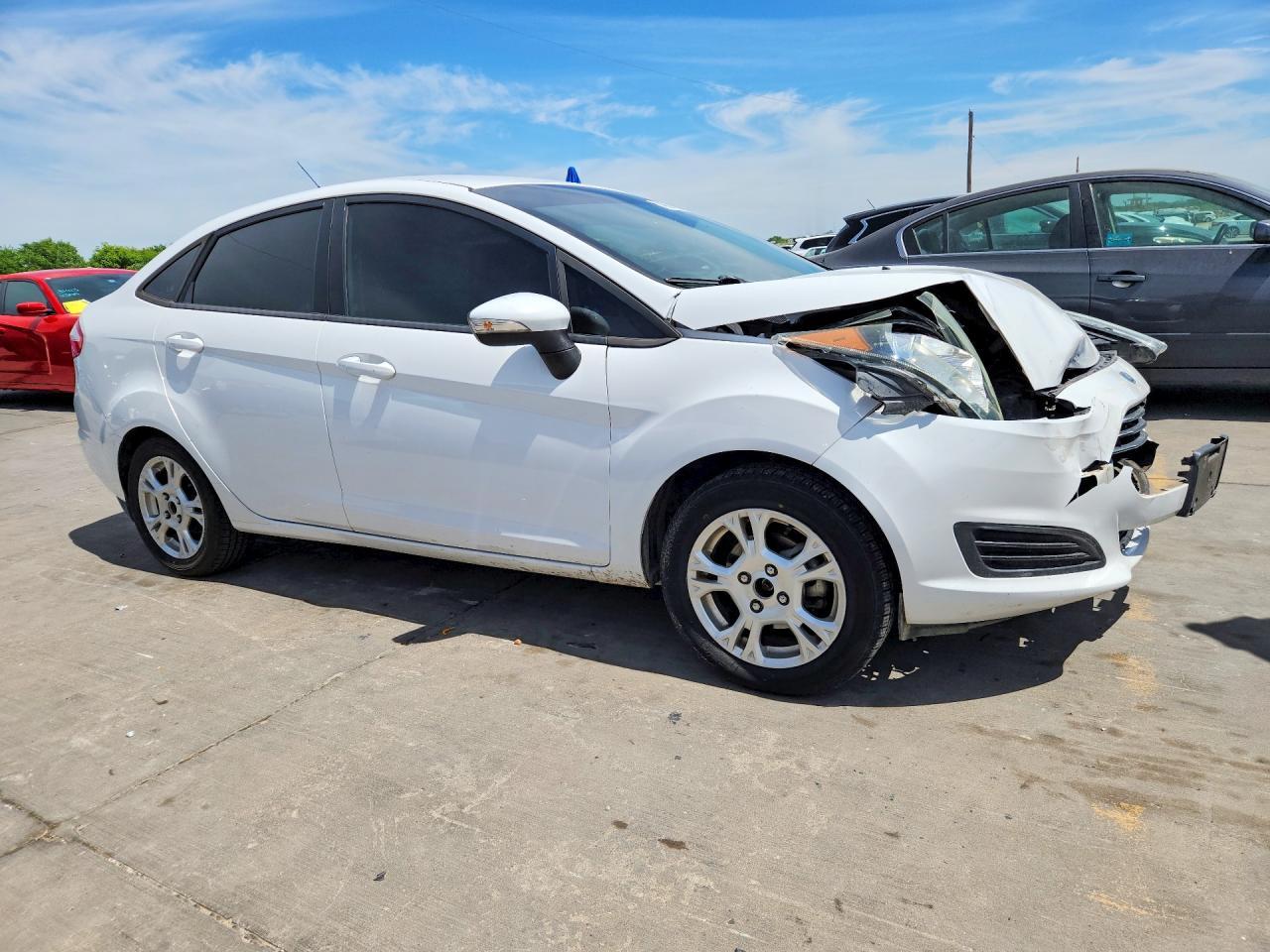 2015 Ford Fiesta Se - Фото 4