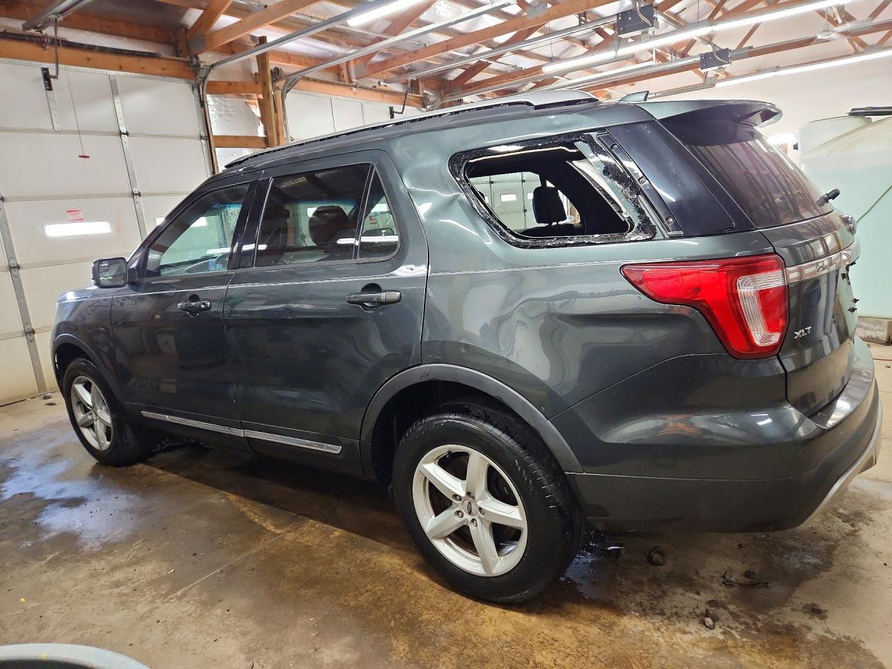 2016 Ford Explorer Xlt - Фото 2