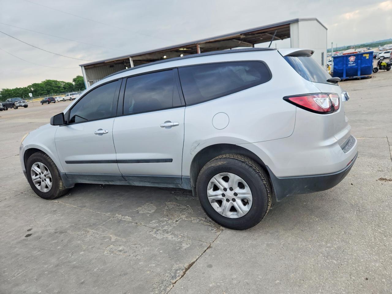 2016 Chevrolet Traverse Ls - Фото 2