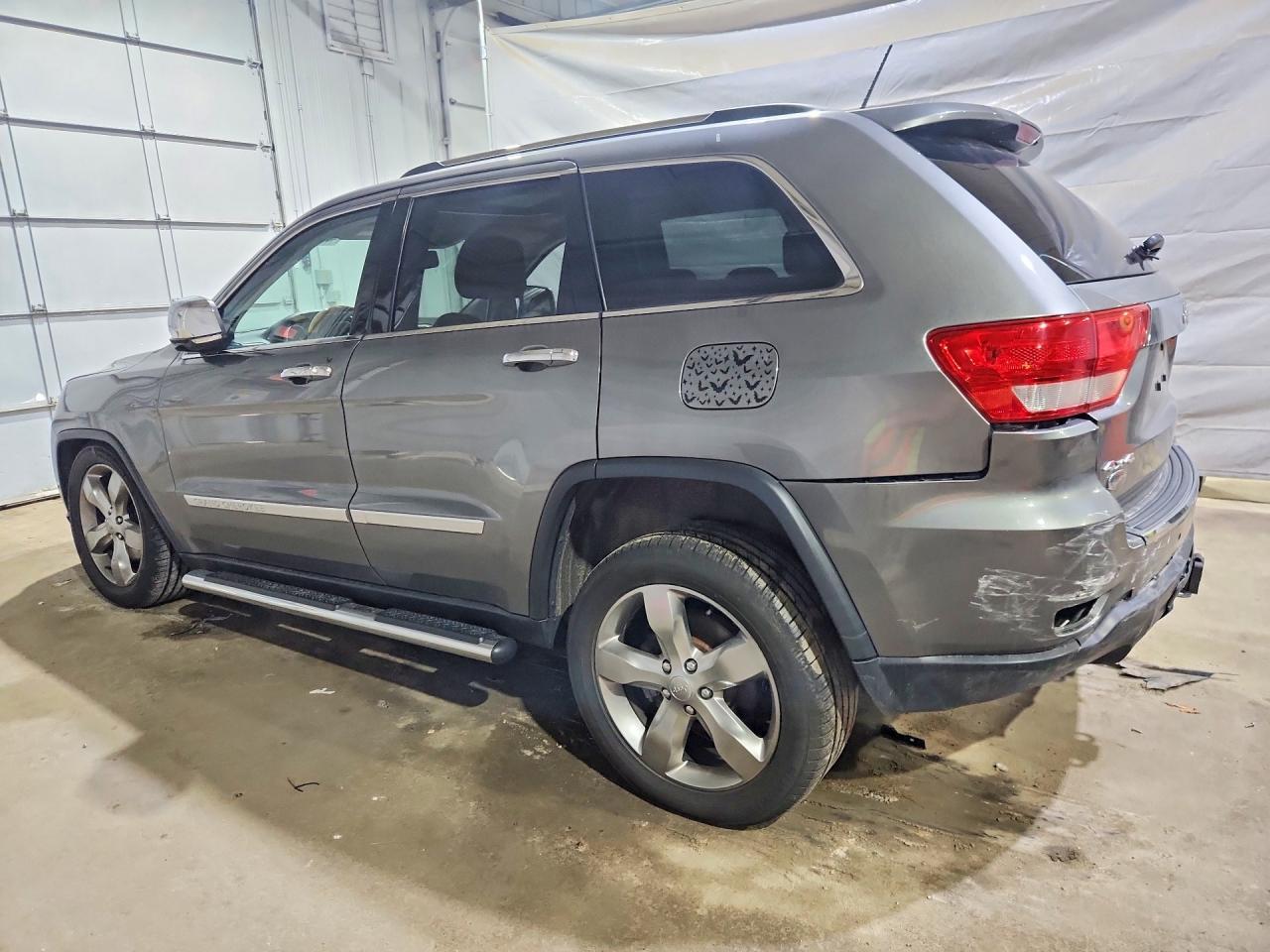 2013 Jeep Grand Cherokee Overland - Image 2