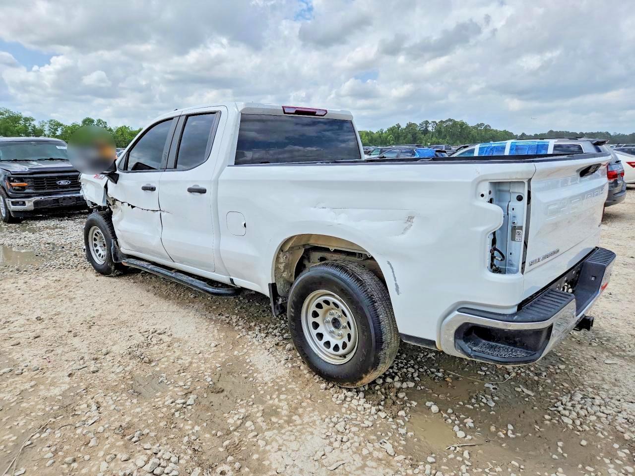 2023 Chevrolet Silverado K1500 - Фото 3