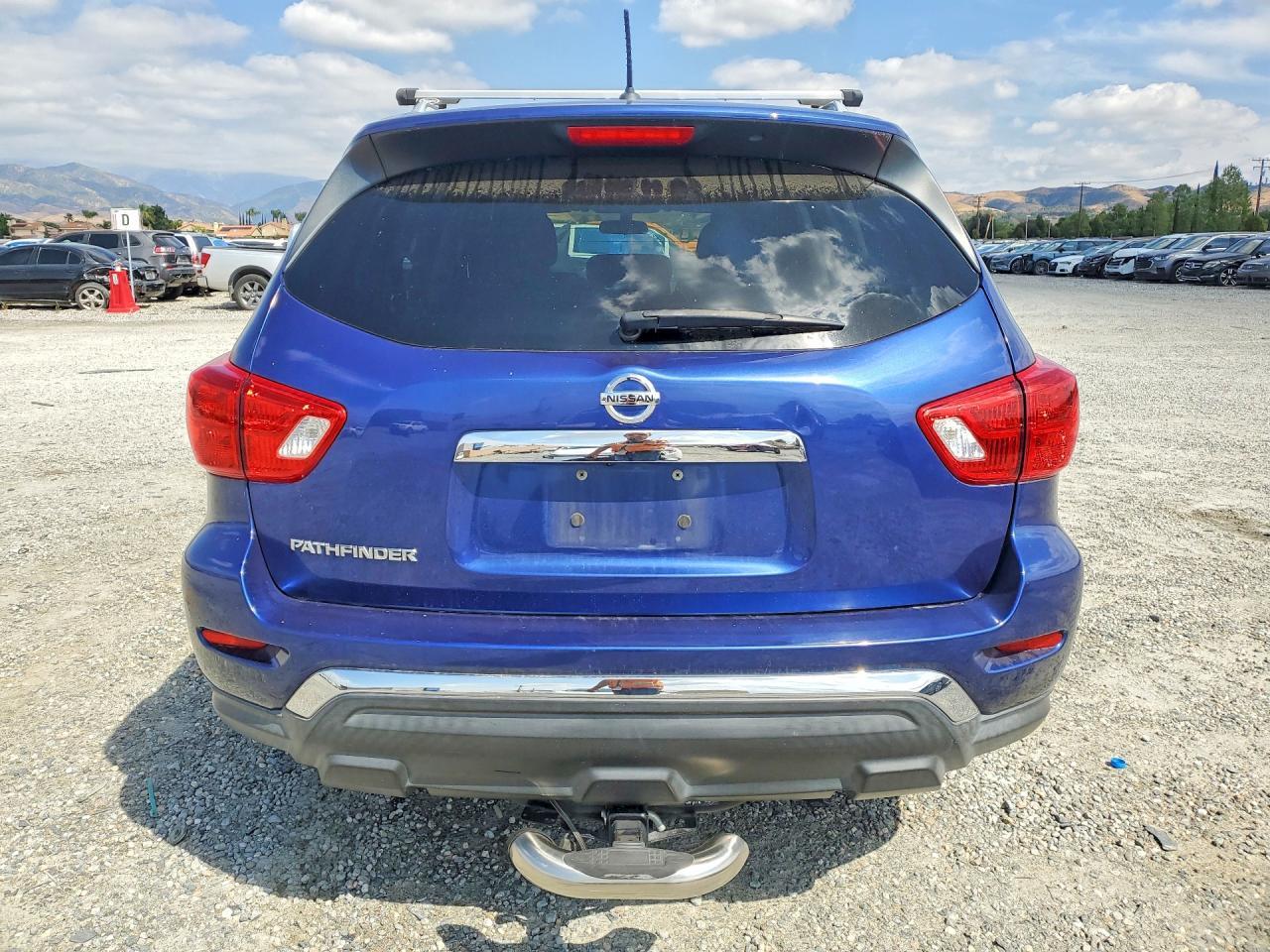 2018 Nissan Pathfinder S - Фото 6
