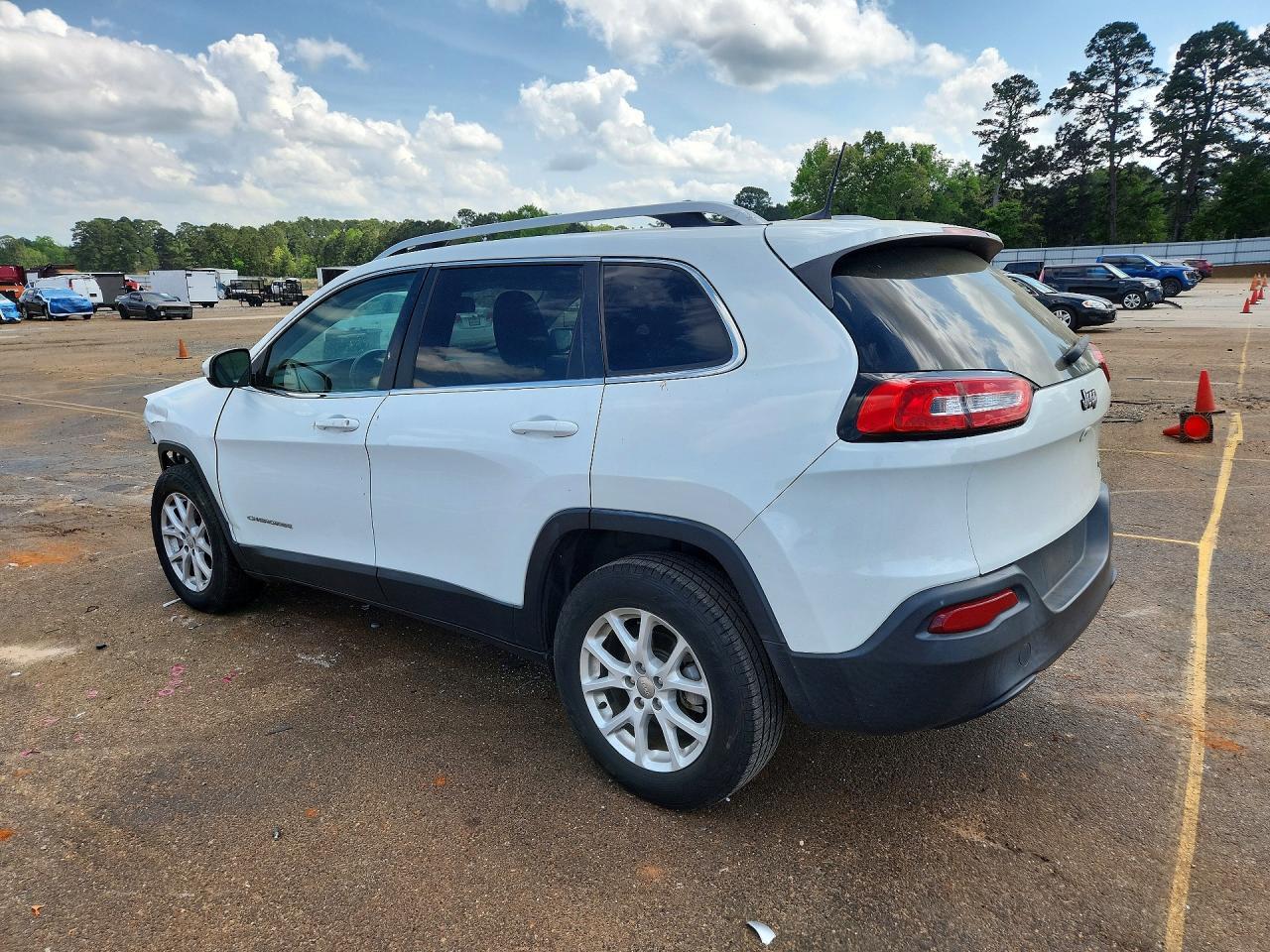 2017 Jeep Cherokee Latitude - Image 2